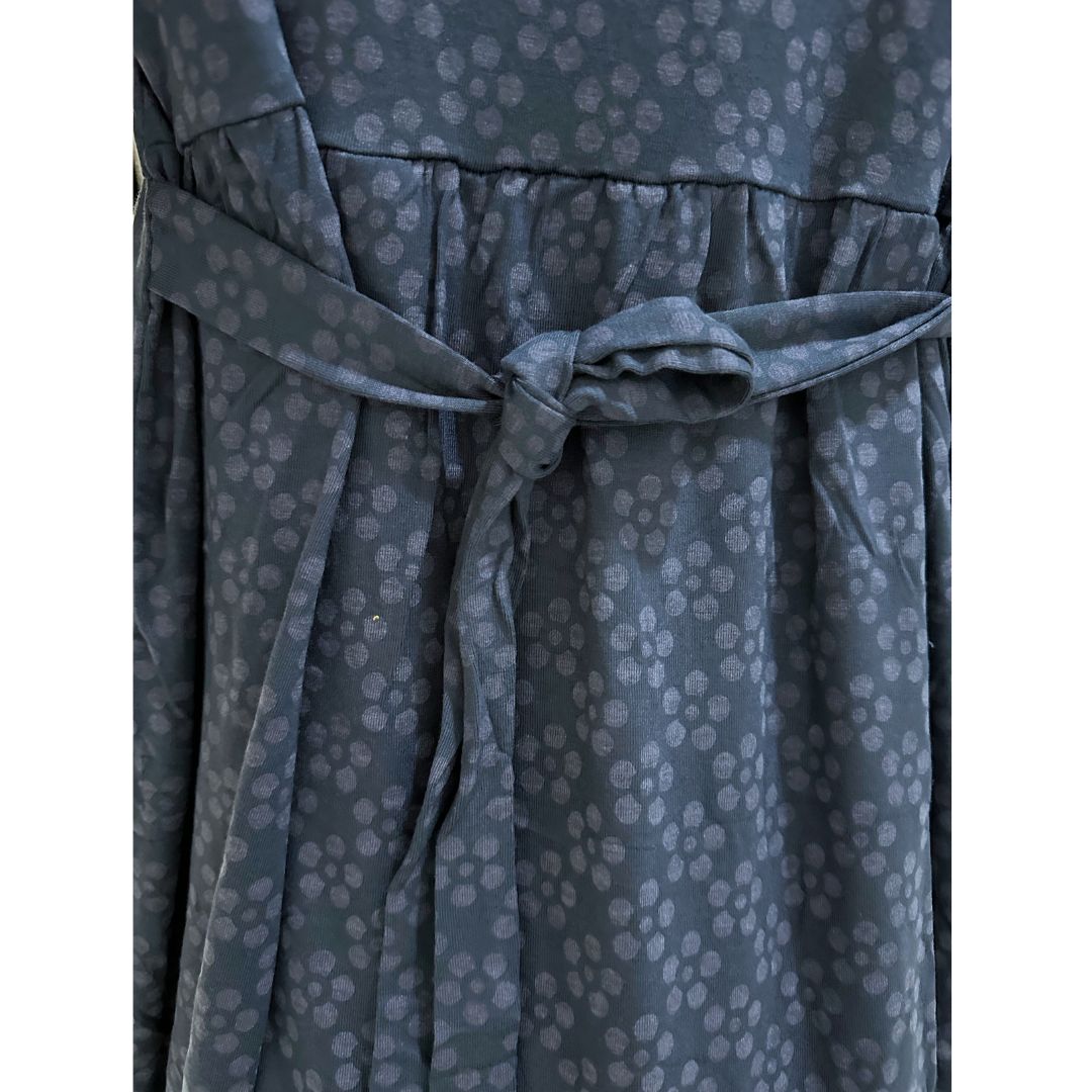 Blue dress, Strings to tie in back to tighten.